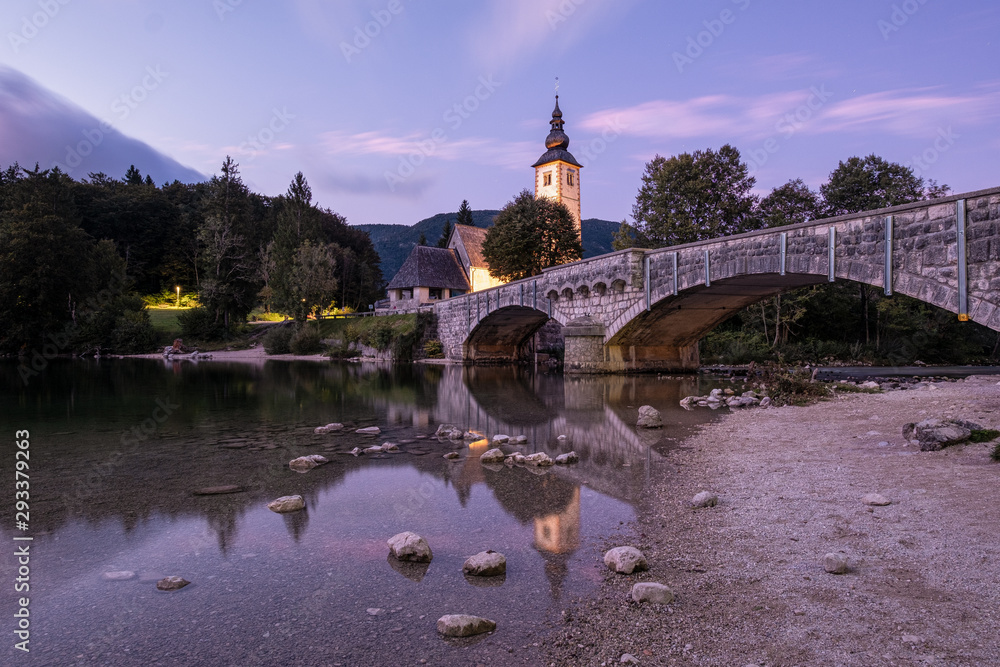 Obraz premium Kirche St. John the Baptist in Bohinj Slowenien