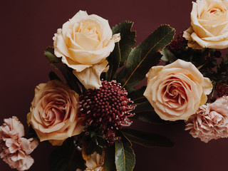 Papier peint photo Magasin de fleurs Composition automnale roses et protéas  © Salla