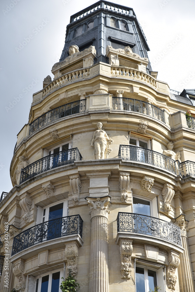 Immeuble Haussmannien A Tourelle A Paris Stock Photo Adobe Stock Immeuble Haussmannien A Tourelle A Paris Stock Photo Adobe Stock