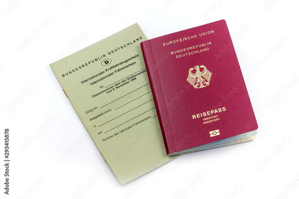 Internationaler Führerschein und Reisepass - obrazy, fototapety, plakaty 