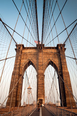 Wandcirkels Bruin Brooklyn Bridge bij zonsondergang New York  © inigolaitxu