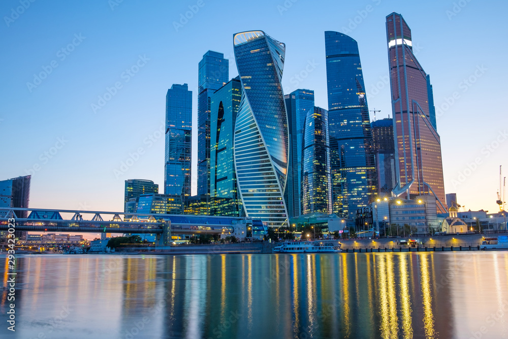 Naklejka premium Evening landscape with a view of the business center in Moscow, skyscrapers