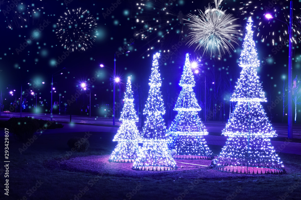 Nếu bạn muốn tìm cho mình một nền máy tính giáng sinh thật ấm áp, hãy chọn ngay Nền Giáng sinh với ánh đèn lung linh và sự trang trí đầy phong cách của đêm lễ hội. Cảm giác như đang ngồi giữa chốn thần tiên giữa tuyết rơi, tạo nên một không khí đón năm mới như mơ ước.