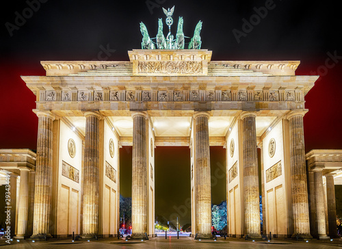 Brandenburger Tor in Berlin in Schwarz-rot-gold