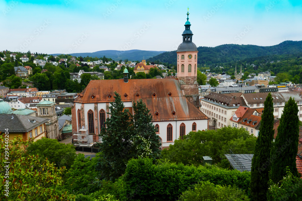 Blick über Baden-Baden auf die Stiftskirche am Marktplatz