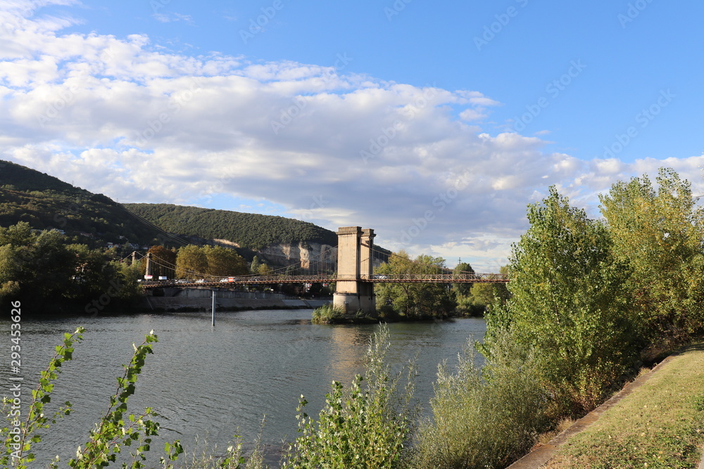 Le Pont de Couzon - Pont suspendu sur la rivière Saône au nord de Lyon - Département du Rhône - France - 19 ème siècle