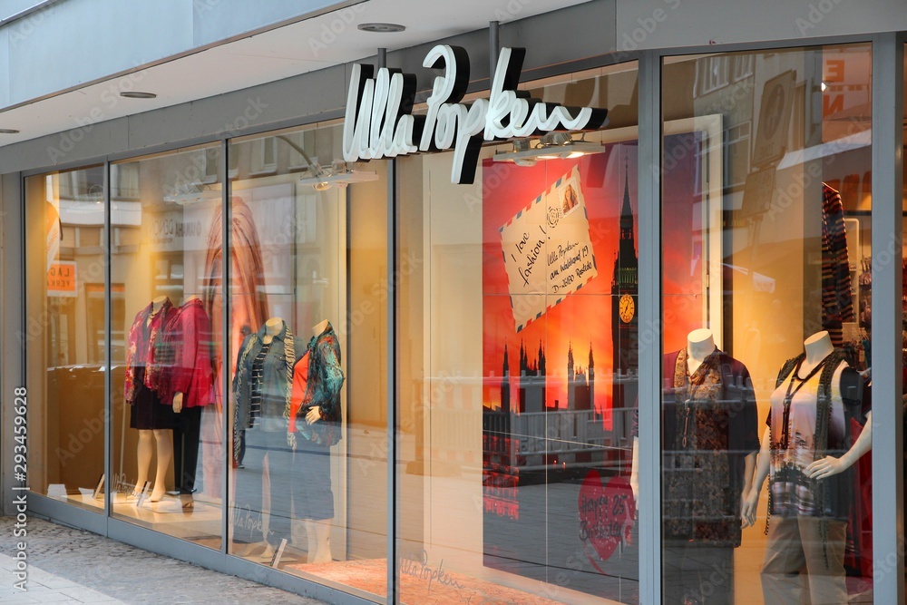 vis Ruwe slaap Zullen DORTMUND, GERMANY - JULY 16: Ulla Popken specialty plus size clothes store  on July 16, 2012 in Dortmund, Germany. The company exists since 1888 and  has 300 stores around Europe. Stock Photo | Adobe Stock