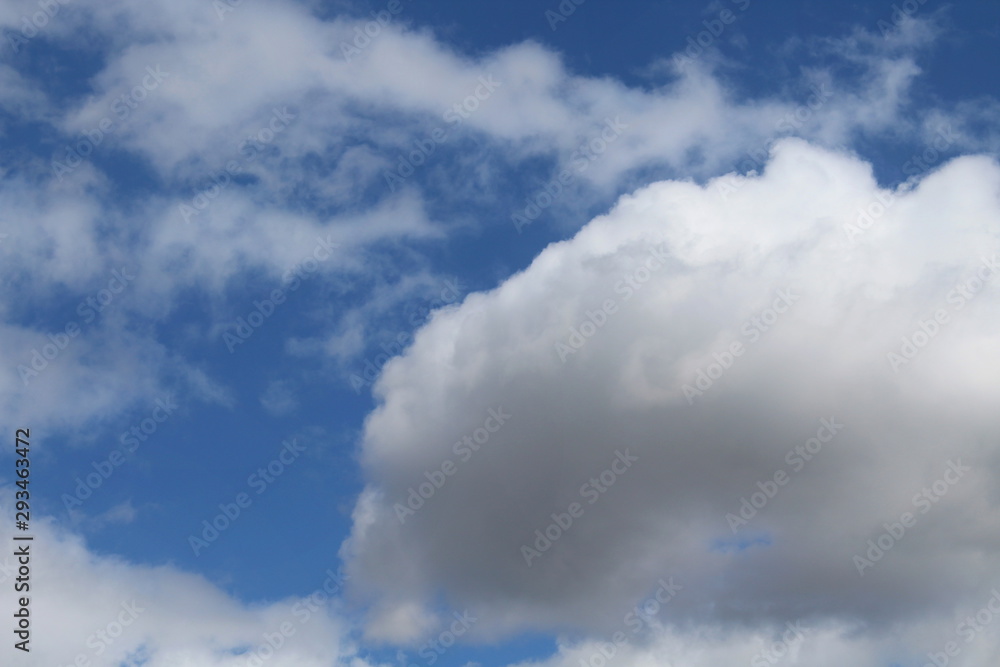 Cielo e nuvole in autunno