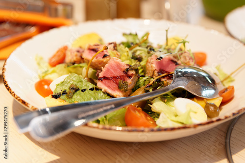 Salad with rare fried tuna