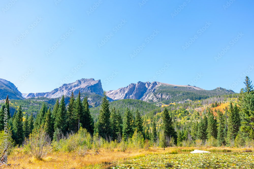 Fototapeta premium Beautiful clear day in the Rocky Mountains