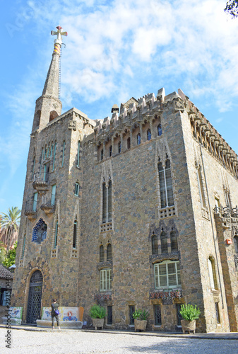 Torre Bellesguard, al pie de la montaña en Barcelona	