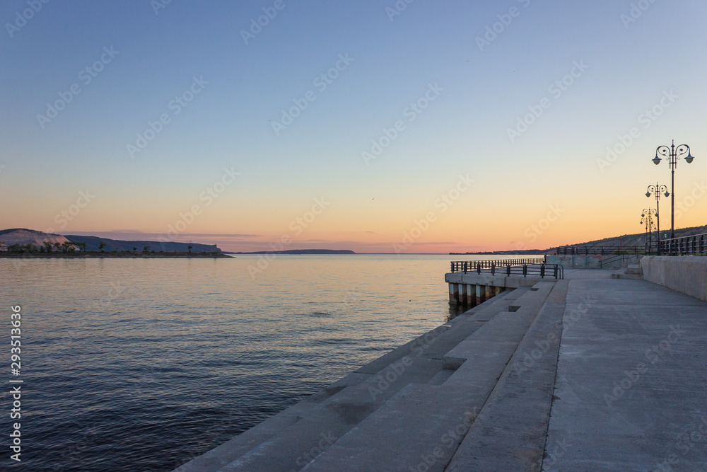 Obraz premium sunset on the Volga river