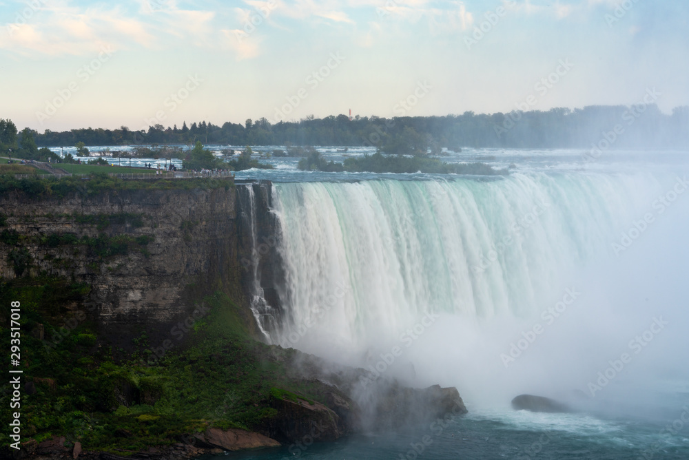 Fototapeta premium Stunning shot of Niagara Falls