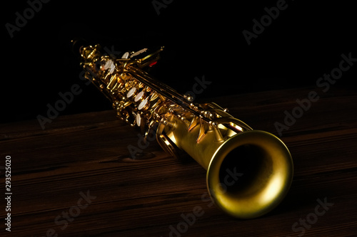 Fotografie soprano saxophone on black background