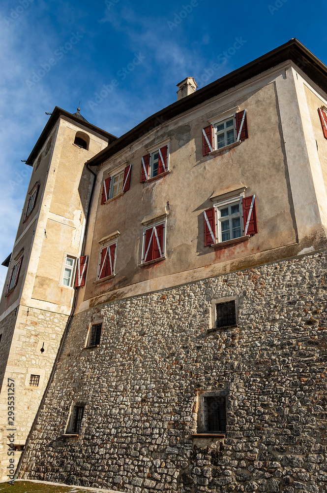 Castel Thun, ancient and medieval castle in Val di Non, Italian Alps, Vigo di Ton, Trento province, Trentino Alto Adige, Italy, Europe