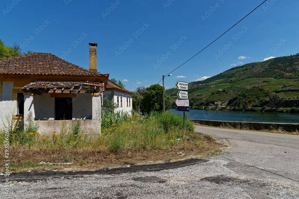 altes, verfallenes Haus am Douro, Portugal