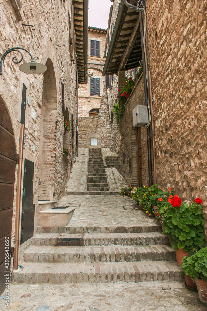 Vicolo nel centro storico di Spello in Umbria