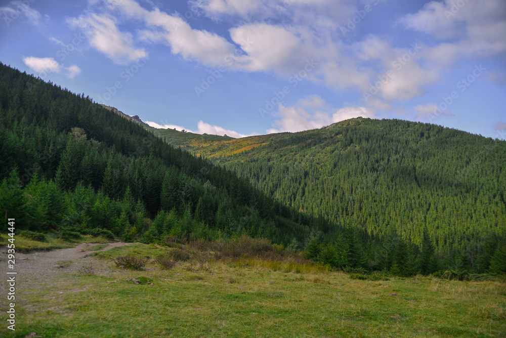 Obraz premium landscape with mountains and clouds