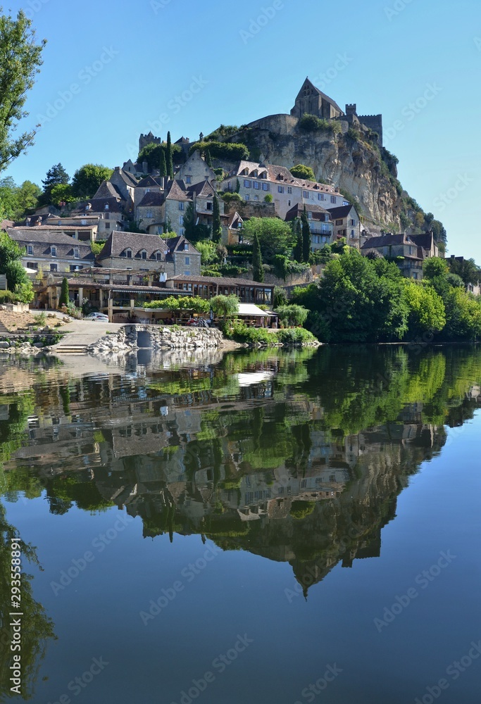 Beynac-et-Cazenac
Périgord
reflets dans l'eau de la Dordogne de Beynac-et-Cazenac