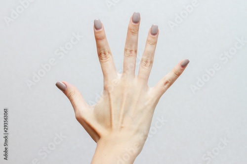five fingers hand gesture © epovdima