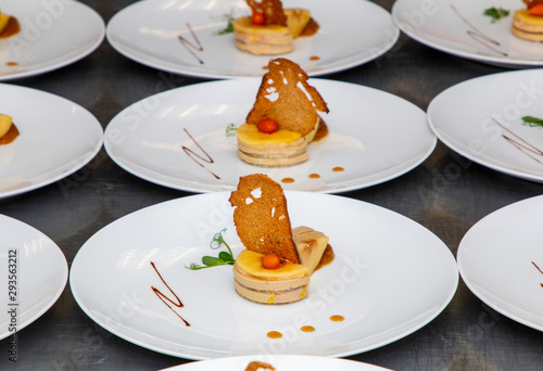 Billede på lærred stylish fresh trendy new french foie gras on a plate with cracker