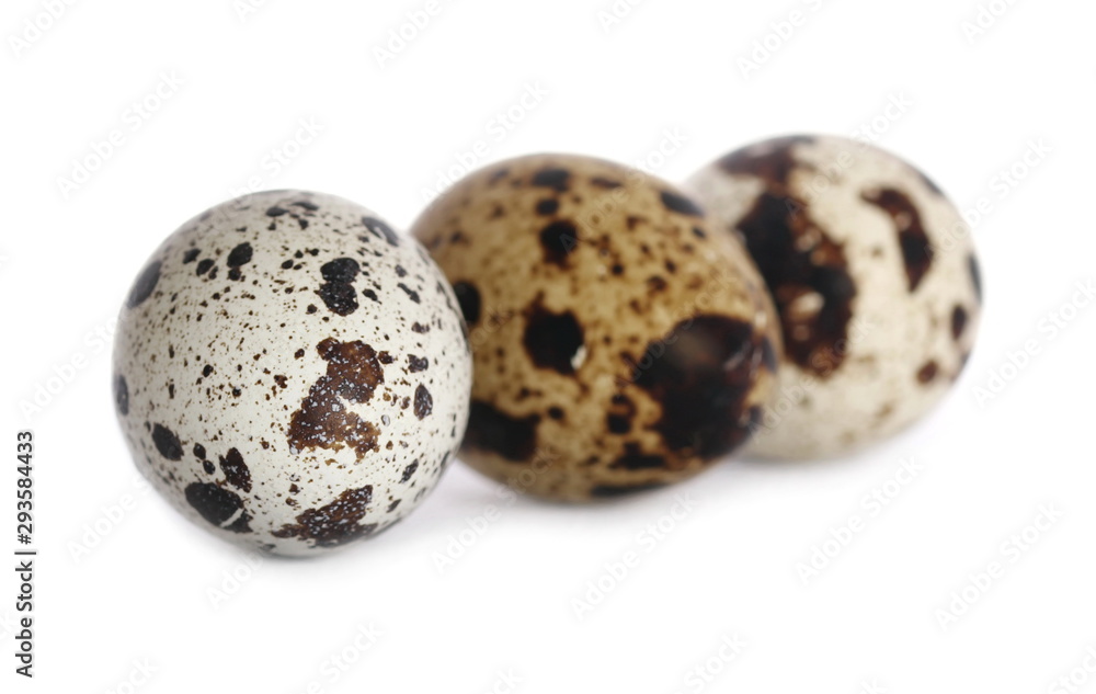 Obraz premium Quail eggs isolated on white background