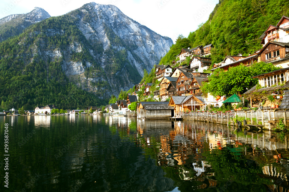 Fototapeta premium Beautiful, historic mining town of Hallstatt in Austria. Spring aura.