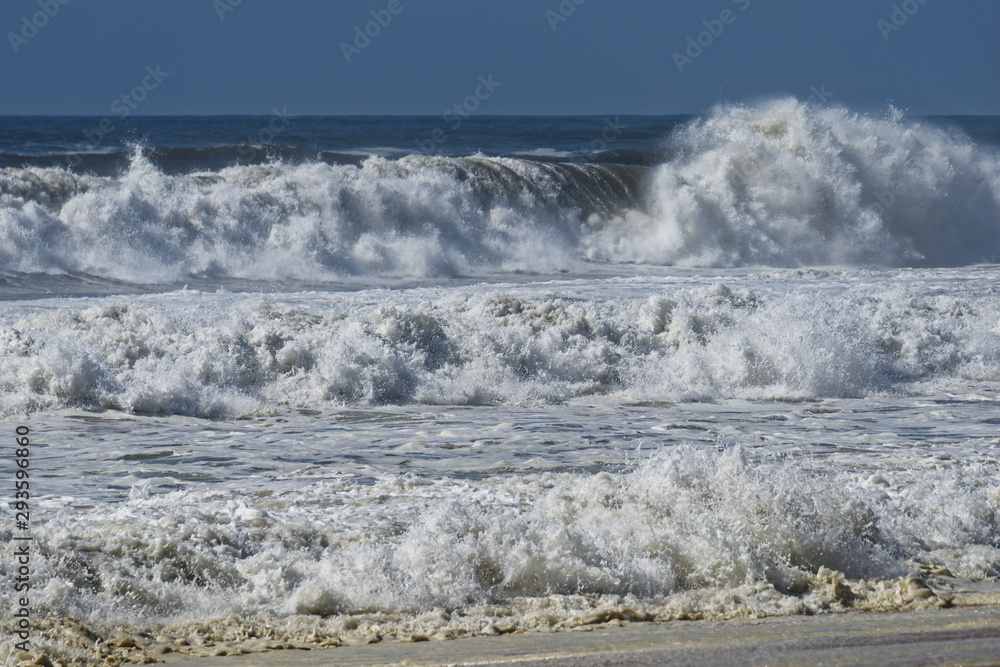 brechende Wellen am Strand