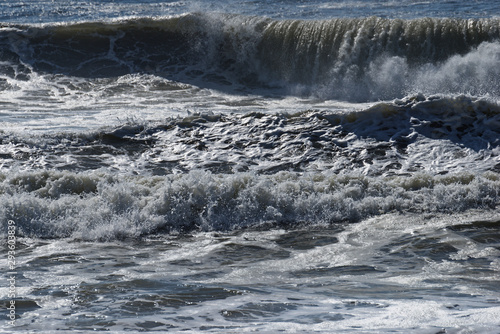 brechende Wellen am Strand