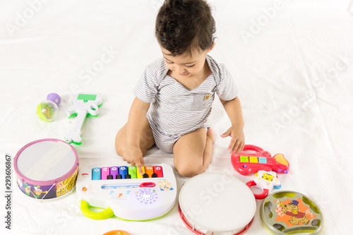 bebê e a música