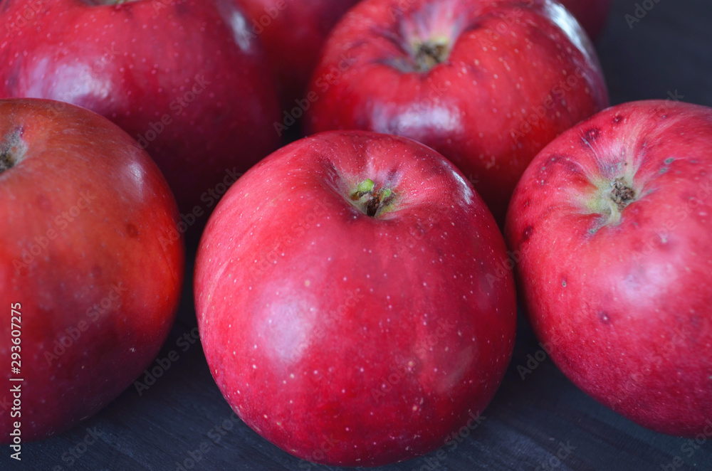 Red apples Red apples