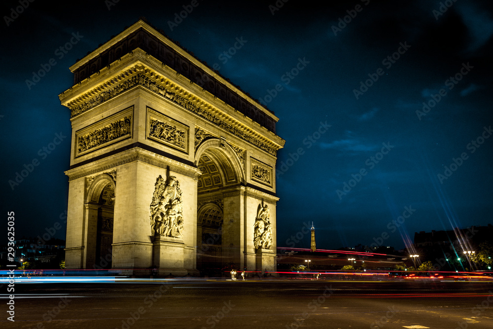 Arc de triomphe in paris at night