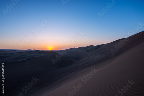 Atardecer en el desierto de Ica Perú