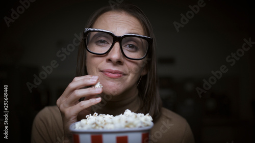 Billede på lærred Woman watching a romantic movie