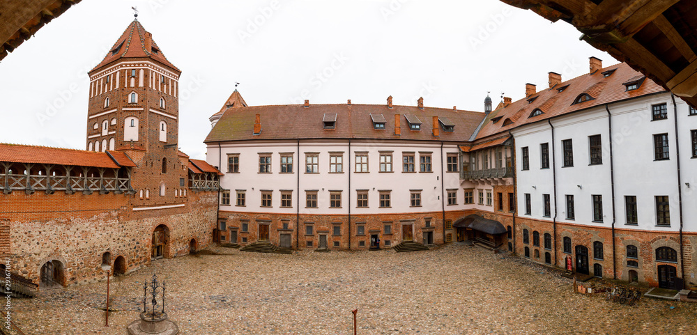 Mirsky Castle, castle courtyard and palace building