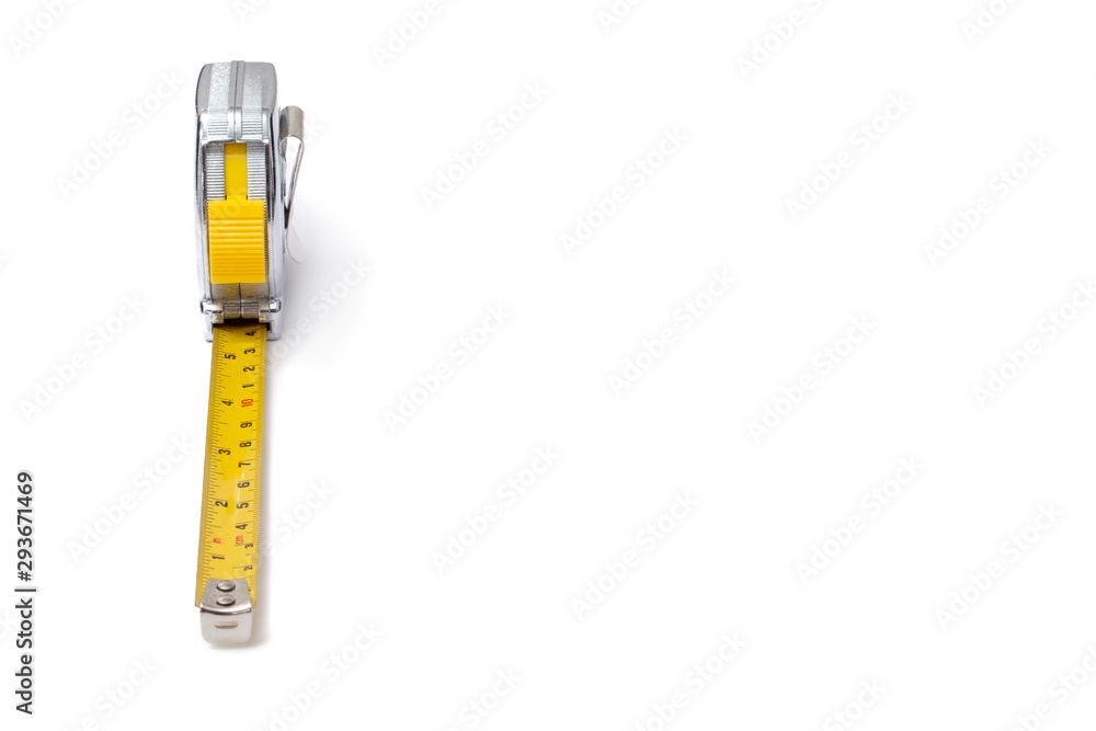 Flexometro o metro para medir en color plata con amarillo con unidades de  medida de centimetro,milimetro y pulgadas con fondo blanco foto de Stock |  Adobe Stock