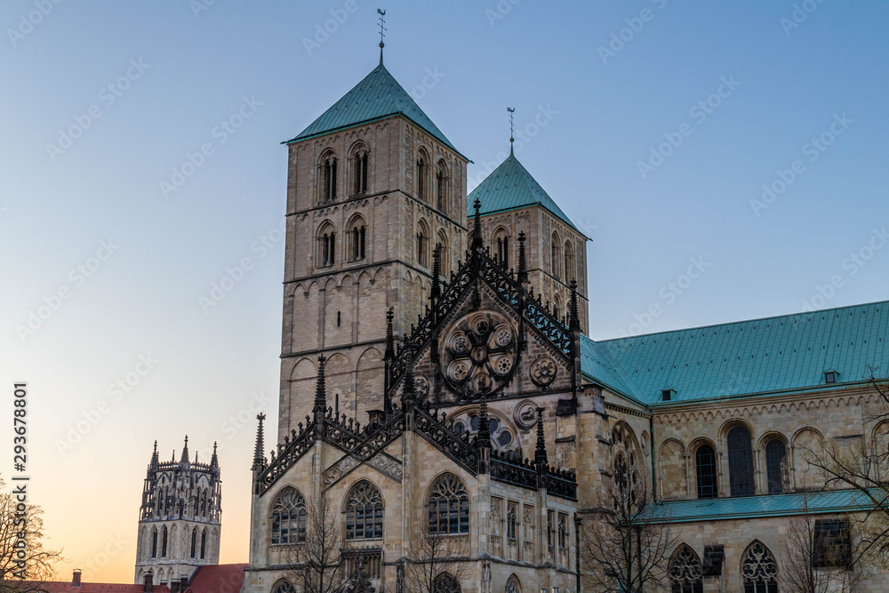 Fototapeta premium Sunset at Munster Cathedral in Germany