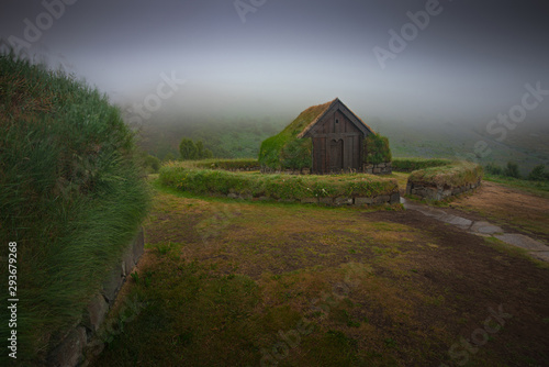 Obraz na płótnie Traditional turf viking's house. Þjóðveldisbærinn Stöng w salonie