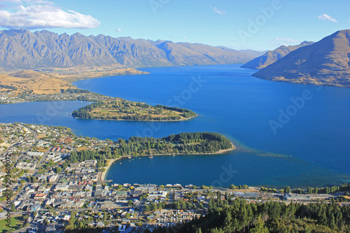 Queenstown and lake wakatipu seen from mount ben lomond