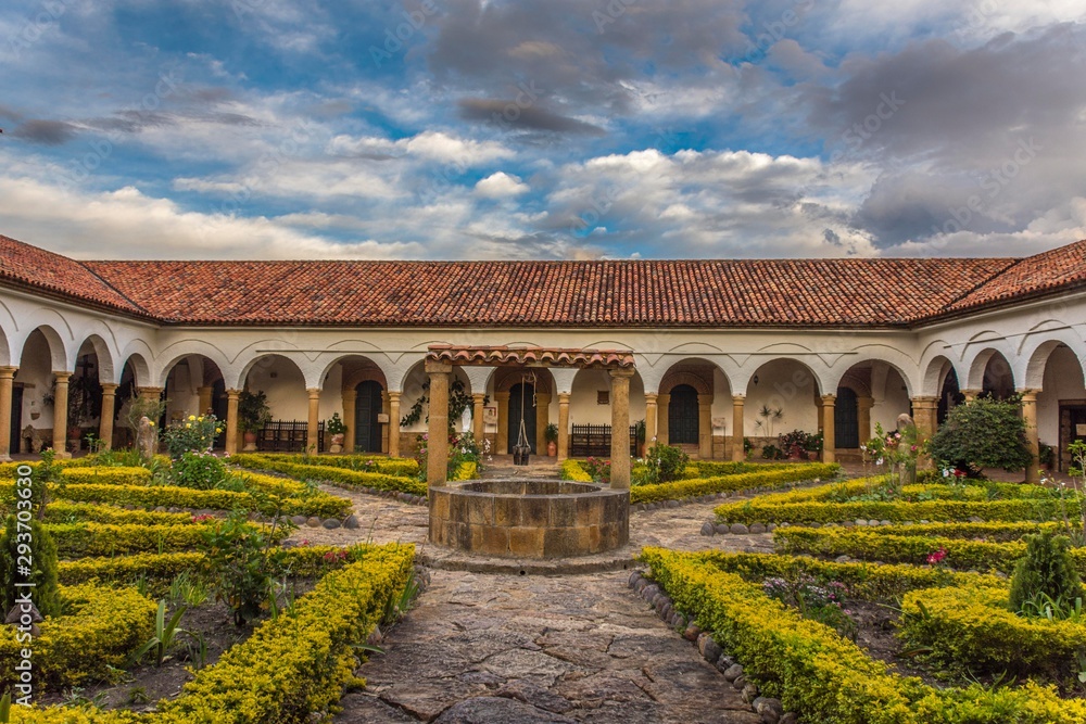 Fototapeta premium Colonial garden with a well in an old monastery