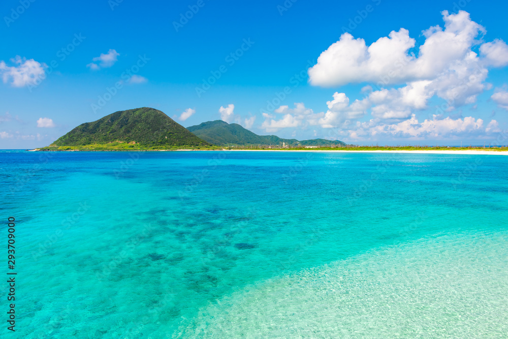 Fototapeta premium 伊平屋島の海