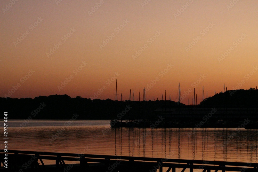 Obraz premium sunset on lake