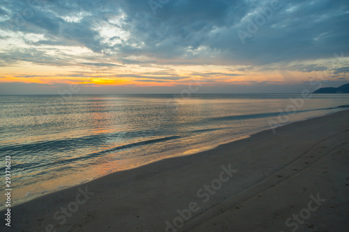 Fototapeta Naklejka Na Ścianę i Meble -  Siluette sunset at the beach background