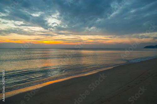 Siluette sunset at the beach background © pandaclub23