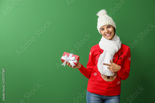 Young woman with Christmas ...