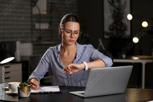 Young businesswoman trying ...