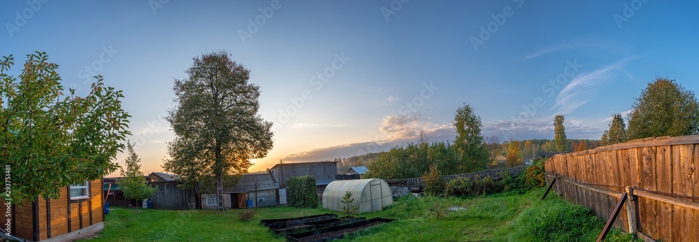Obraz premium Morning at the village farmstead. Yakshur-bodinsky district, Udmurt Republic, Russia.
