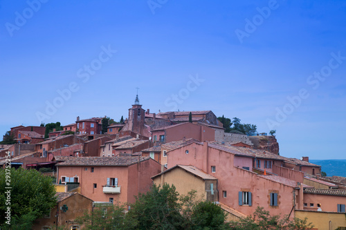 Village view of Roussillon, Provence, Provence-Alpes-Cote d'Azur region, France, Europe