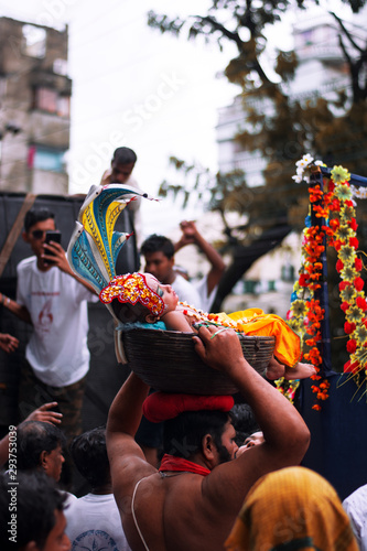 father carrying his child on head