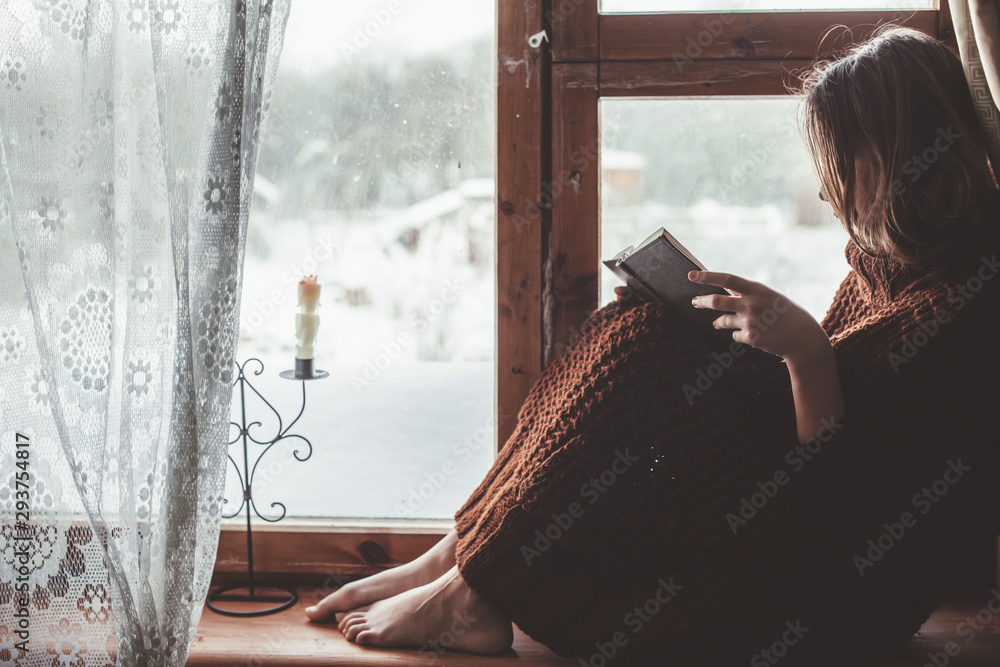 Fototapeta premium Winter weekends in old log house